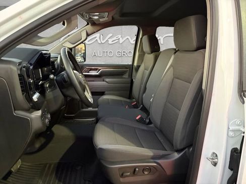 Used 2025 Chevrolet Silverado 2500 LT w/ Convenience Package image 19