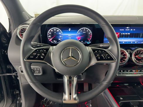 Certified 2025 Mercedes-Benz GLA 250 image 17