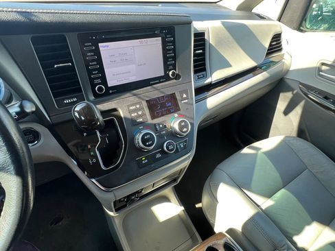 Used 2019 Toyota Sienna XLE FWD image 17