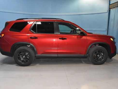 Used 2025 Honda Pilot TrailSport image 27