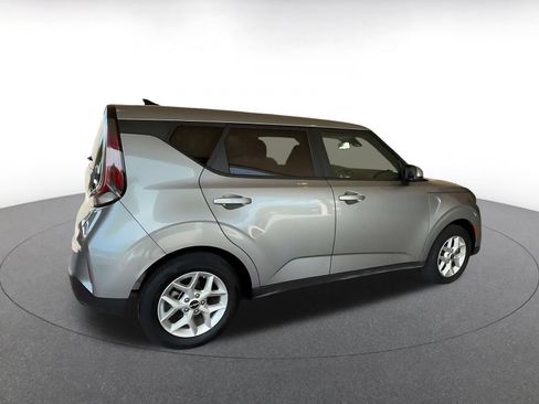 Used 2025 Kia Soul LX w/ LX Technology Package FWD image 13