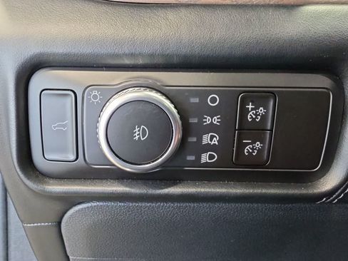 Used 2023 Ford Explorer Platinum w/ Technology Package AWD/4WD image 23