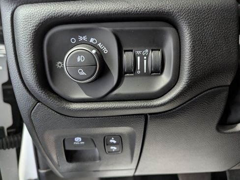 Used 2026 RAM 1500 Laramie AWD/4WD image 17
