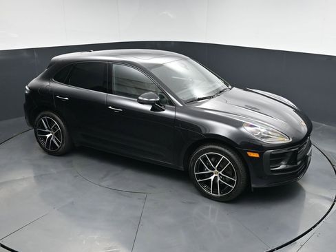 Certified 2025 Porsche Macan AWD/4WD image 22