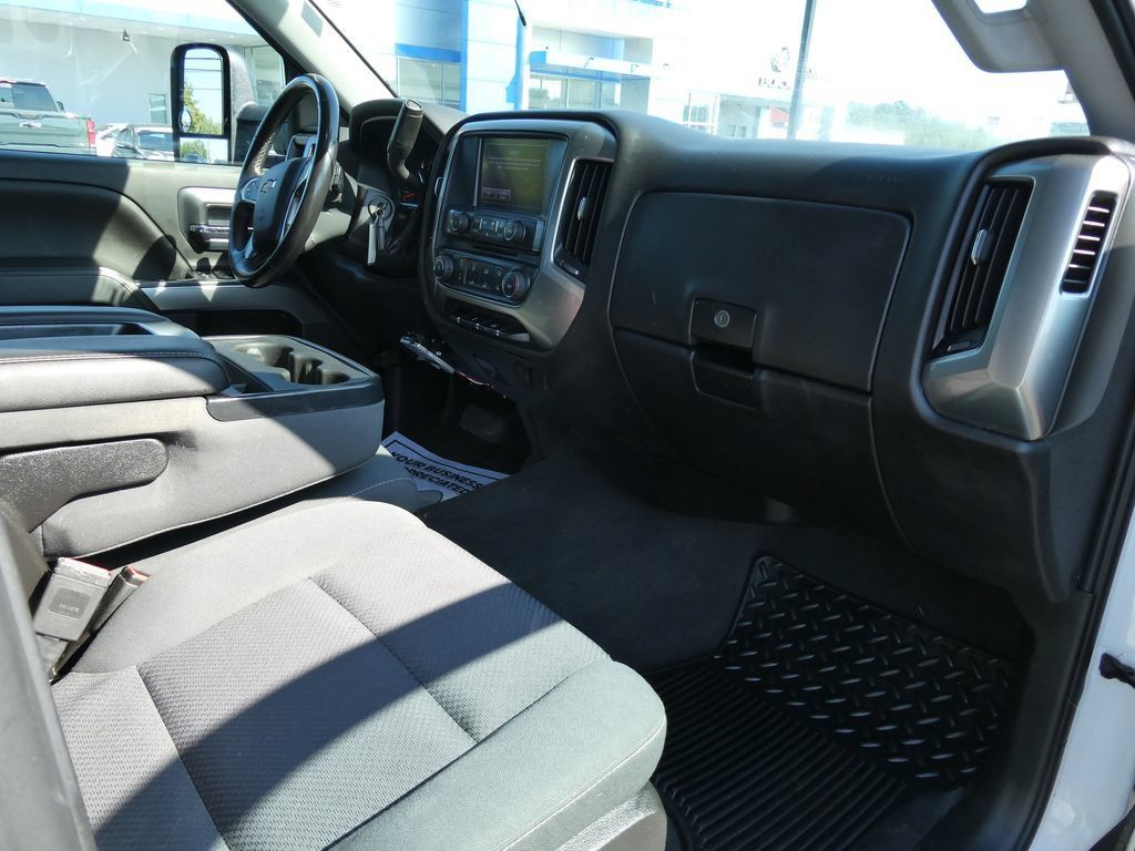 Used 2019 Chevrolet Silverado 1500 LT AWD/4WD image 15