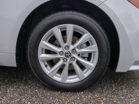 Used 2025 Toyota Corolla LE w/ LE Premium Package FWD image 11