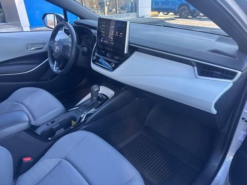 Used 2025 Toyota Corolla SE w/ SE Premium Package FWD image 24