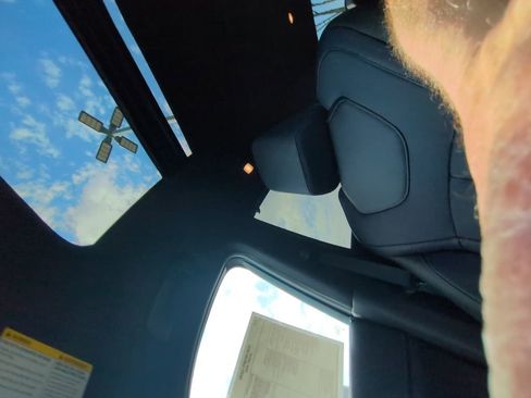 Used 2022 Jeep Grand Cherokee Overland w/ Luxury Tech Group IV image 38