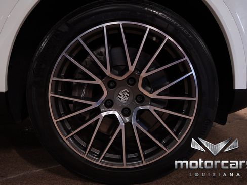 Used 2021 Porsche Cayenne AWD/4WD image 22