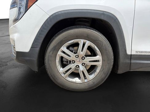 Used 2022 GMC Terrain SLE FWD image 10