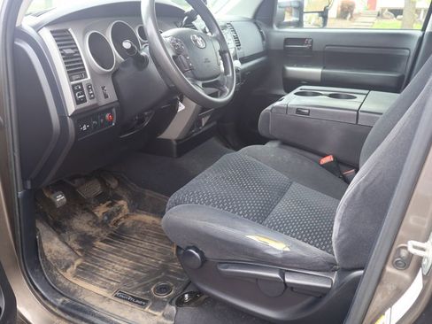 Used 2013 Toyota Tundra 4x4 CrewMax w/ Tow Pkg image 4