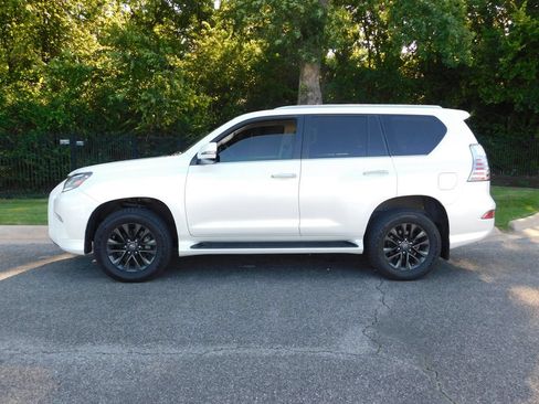 Used 2023 Lexus GX 460 Premium w/ Premium Package AWD/4WD image 2