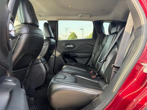 Used 2019 Jeep Cherokee Latitude Plus AWD/4WD image 13