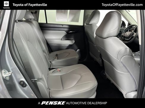 Certified 2026 Toyota Highlander XLE AWD/4WD image 8