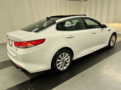 Used 2018 Kia Optima EX w/ Premium Package image 2