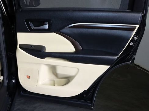 Used 2015 Toyota Highlander Limited image 33