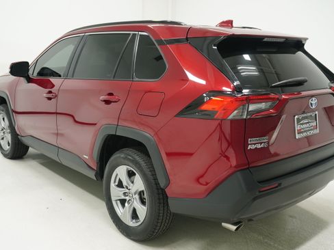Used 2024 Toyota RAV4 XLE AWD/4WD image 5