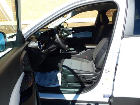 Used 2025 Chevrolet Trax LT image 20