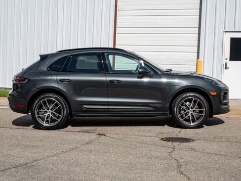 Used 2025 Porsche Macan image 8