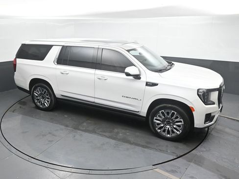 Used 2023 GMC Yukon XL Denali Ultimate AWD/4WD image 39