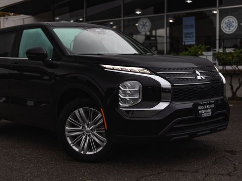 Used 2022 Mitsubishi Outlander ES image 3