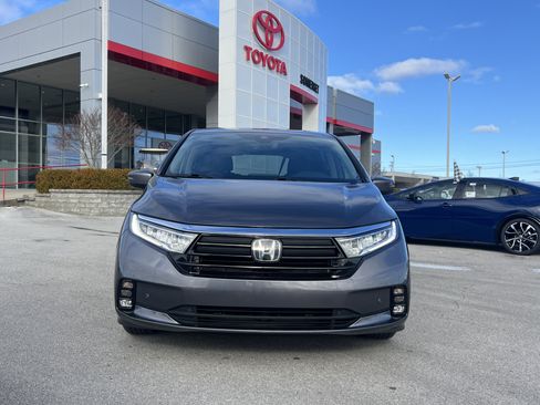 Used 2023 Honda Odyssey Touring image 2