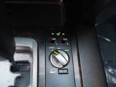 Used 2009 Toyota Land Cruiser image 17