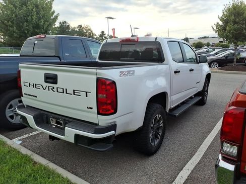 Used 2022 Chevrolet Colorado Z71 AWD/4WD image 2