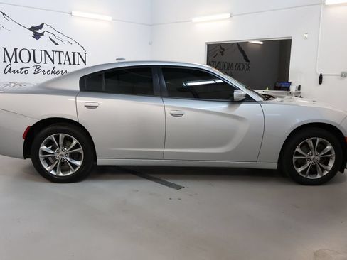 Used 2020 Dodge Charger SXT AWD/4WD image 8