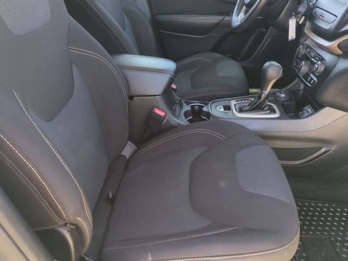 Used 2016 Jeep Cherokee Latitude w/ Cold Weather Group image 21