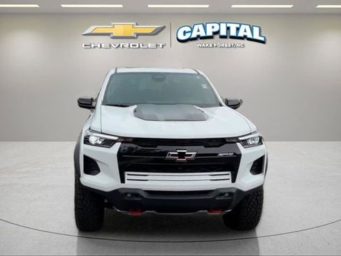 Used 2026 Chevrolet Colorado ZR2 w/ Technology Package AWD/4WD image 8