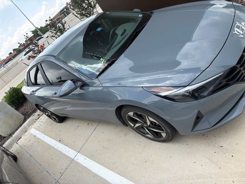 Used 2023 Hyundai Elantra SEL w/ Convenience Package FWD image 2