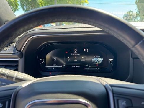 Used 2023 GMC Yukon Denali Ultimate AWD/4WD image 25