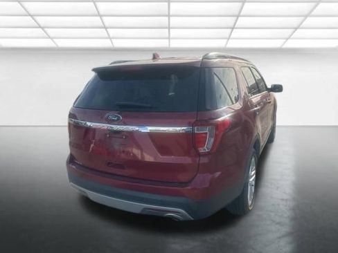 Used 2017 Ford Explorer XLT w/ Equipment Group 202A image 9