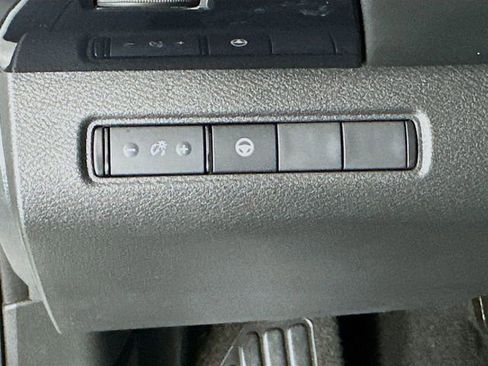 Used 2024 Nissan Pathfinder SV image 12