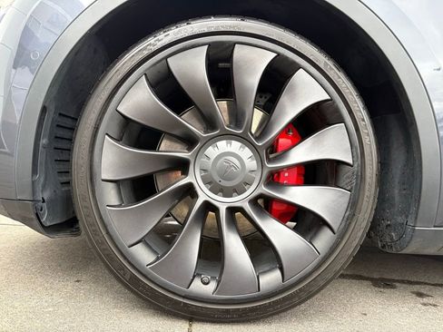 Used 2022 Tesla Model Y Performance image 10