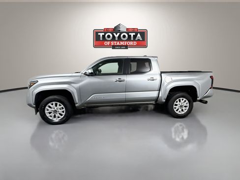 Certified 2026 Toyota Tacoma SR5 AWD/4WD image 4