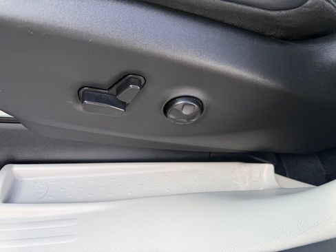 Used 2023 Chrysler Pacifica Touring-L FWD image 26