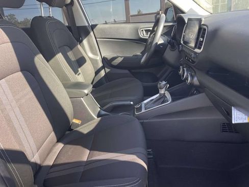 Used 2024 Hyundai Venue SEL FWD image 8
