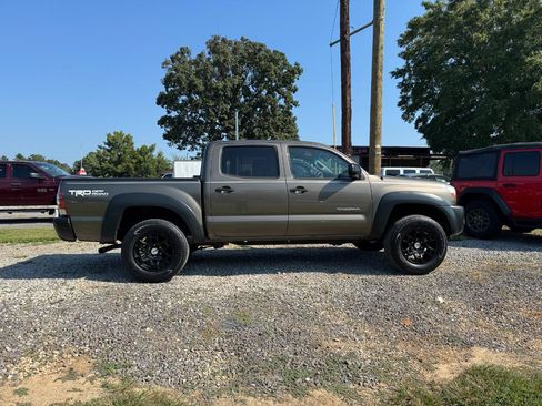Used 2011 Toyota Tacoma 2WD Double Cab w/ Convenience Pkg image 2