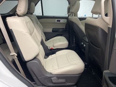Used 2020 Ford Explorer Platinum w/ Premium Technology Package image 29