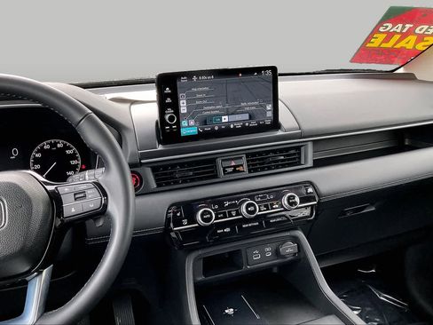 Used 2024 Honda Pilot Touring image 7