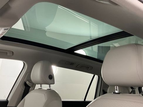 Used 2018 Volkswagen Tiguan SEL image 11