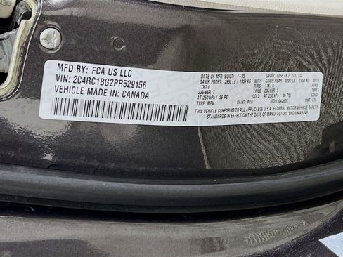 Used 2023 Chrysler Pacifica Touring-L FWD image 30