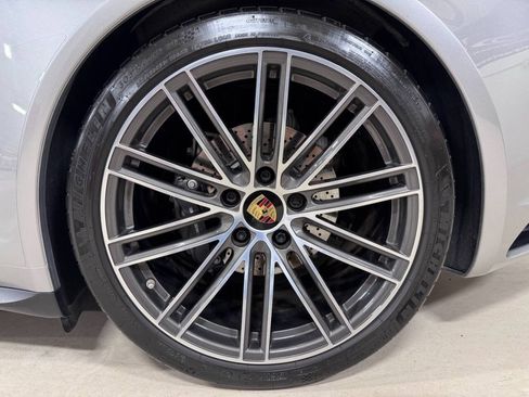 Used 2018 Porsche 911 Carrera 4 AWD/4WD image 15