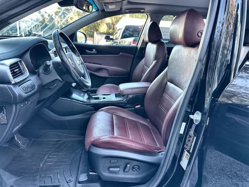 Used 2018 Kia Sorento SX image 11