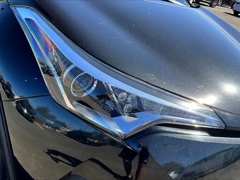 Used 2019 Toyota C-HR XLE image 27