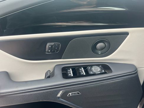 Used 2024 Lincoln Nautilus Premier w/ Equipment Group 102A image 13