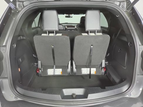Used 2017 Ford Explorer XLT w/ Equipment Group 202A FWD image 25