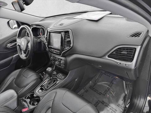 Used 2019 Jeep Cherokee Limited image 21